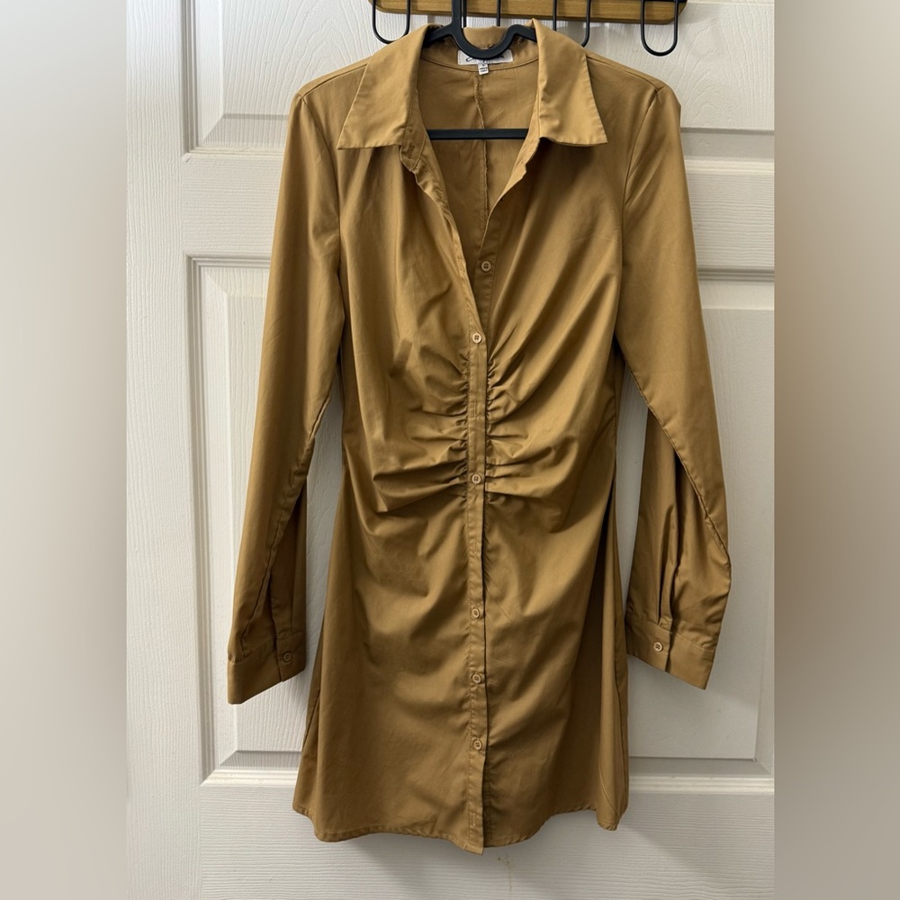 NWOT - Emory Park Tan Ruched Long Sleeve Dress